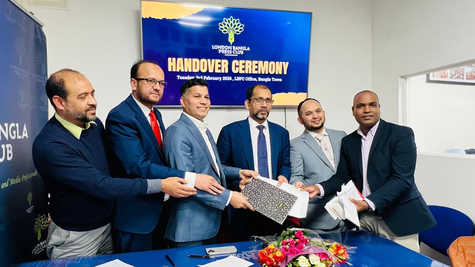 লন্ডন বাংলা প্রেস ক্লাবের নতুন কমিটির  আনুষ্ঠানিক দায়িত্ব গ্রহণ